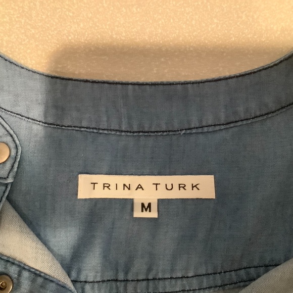 Trina Turk Blue Chambray Top Size Medium - Picture 4 of 4